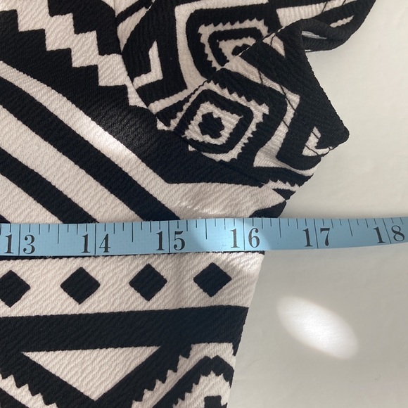 Shasa Geometric Print Open Waist Bodycon Dress Size Large (Juniors) - Picture 7 of 11